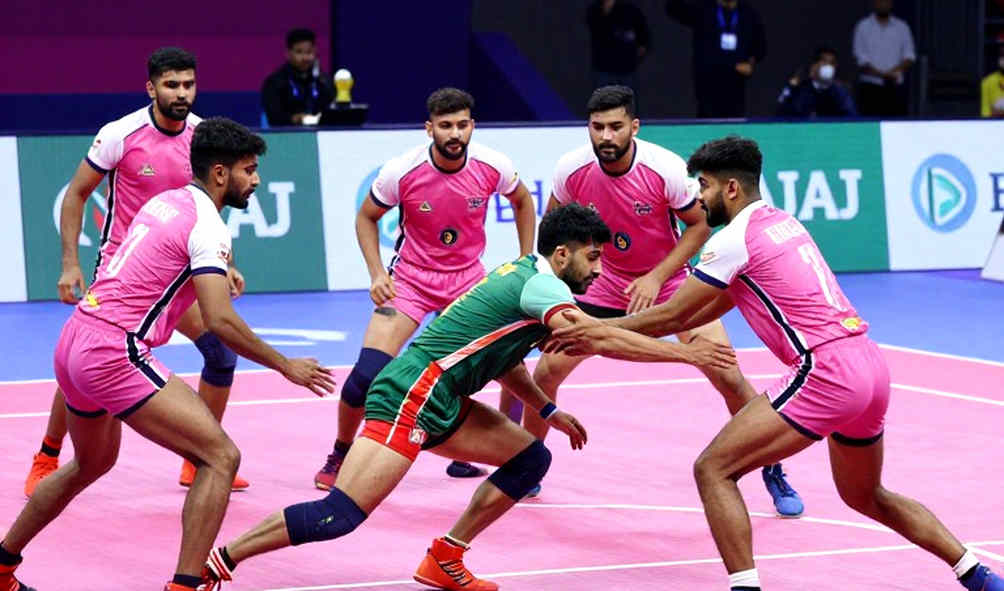 ৪৮–২৫ স্কোরলাইনের আড়ালে: বাংলাদেশের বোনাস লাইন ভারতের প্রতিরক্ষার যে ফাটল দেখিয়ে দিল