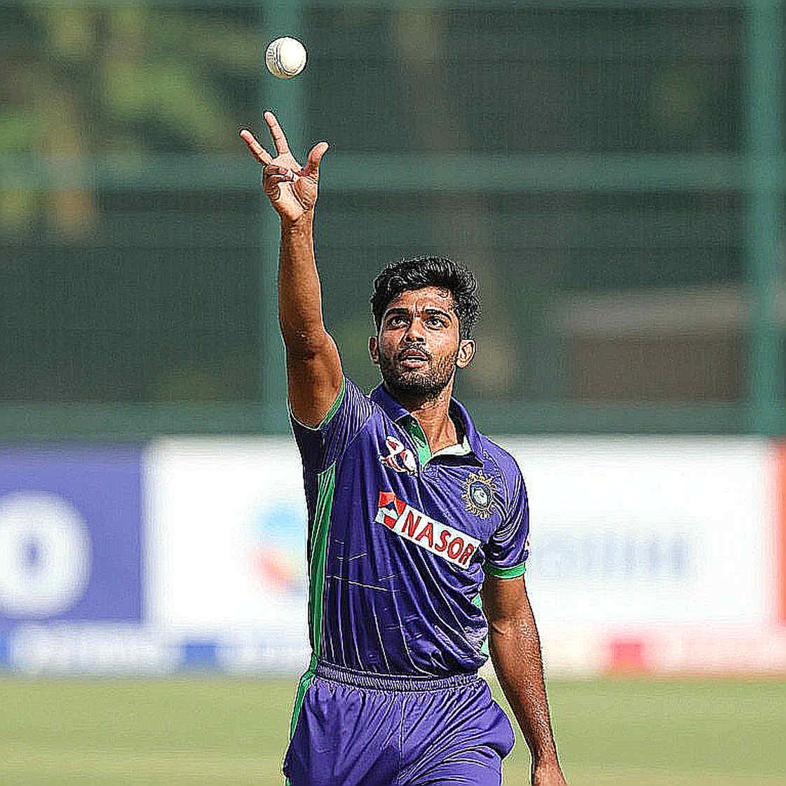 ইউনেস্কোর স্বীকৃতি আর হানিফ পাপুর কেটলি: ঢাকার রিকশাচিত্রের অর্থনীতি কোথায় ভাঙছে