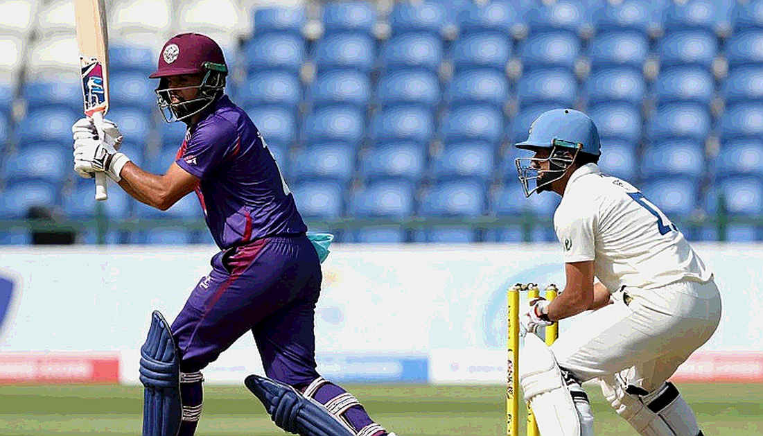 Dot Balls in the Middle Overs: How the T20 Run-Floor Writes Match Results